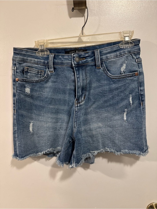 Judy Blue Pants - Women’s Medium Wash Denim Shorts Judy Blue Frayed Hem & Distressed Size Medium